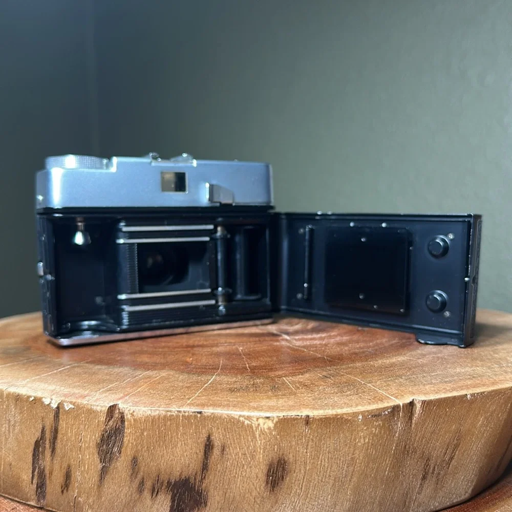 ZEISS IKON Continette 35mm Film Camera - Working!